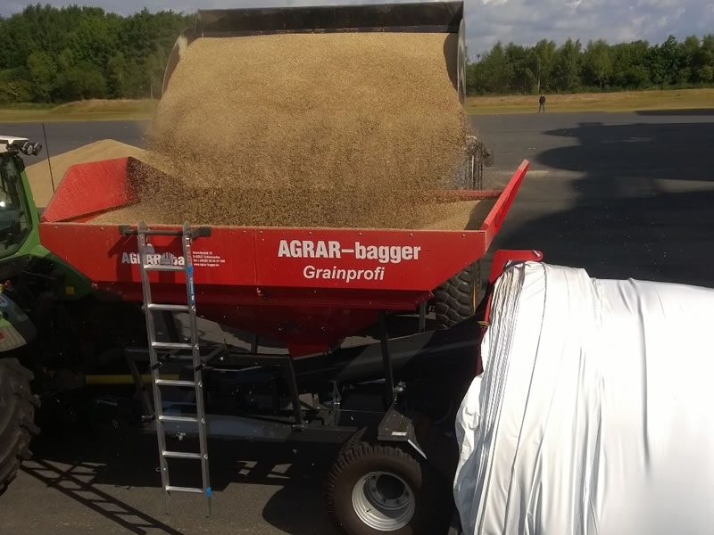 AGRAR-bagger Grainprofi Befüllung mit Teleskoplader oder Frontlader möglich