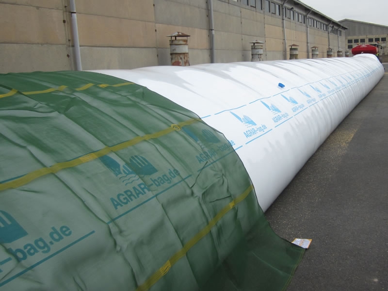 AGRAR-bag Folienschlauch teilabgedeckte Getreidelagerung auf befestigtem Boden